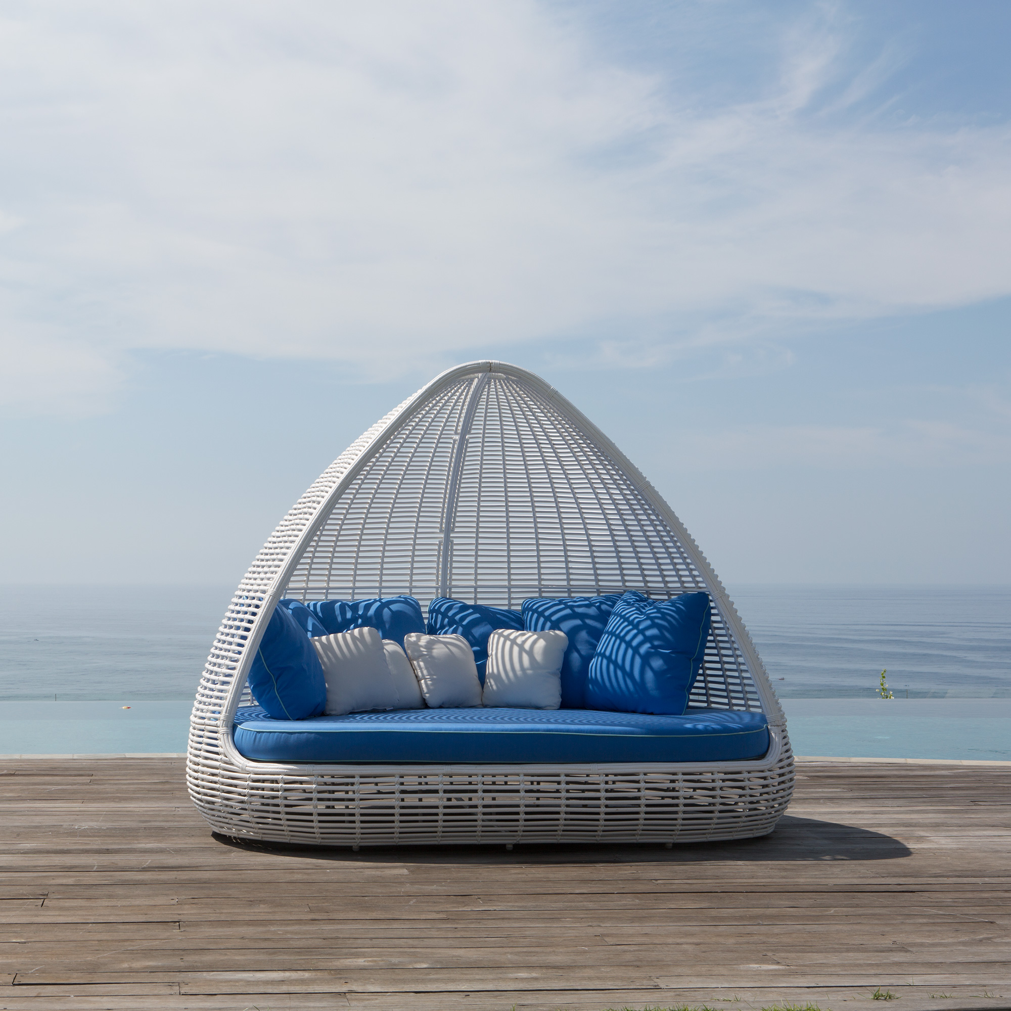 Пляжная мебель из ротанга