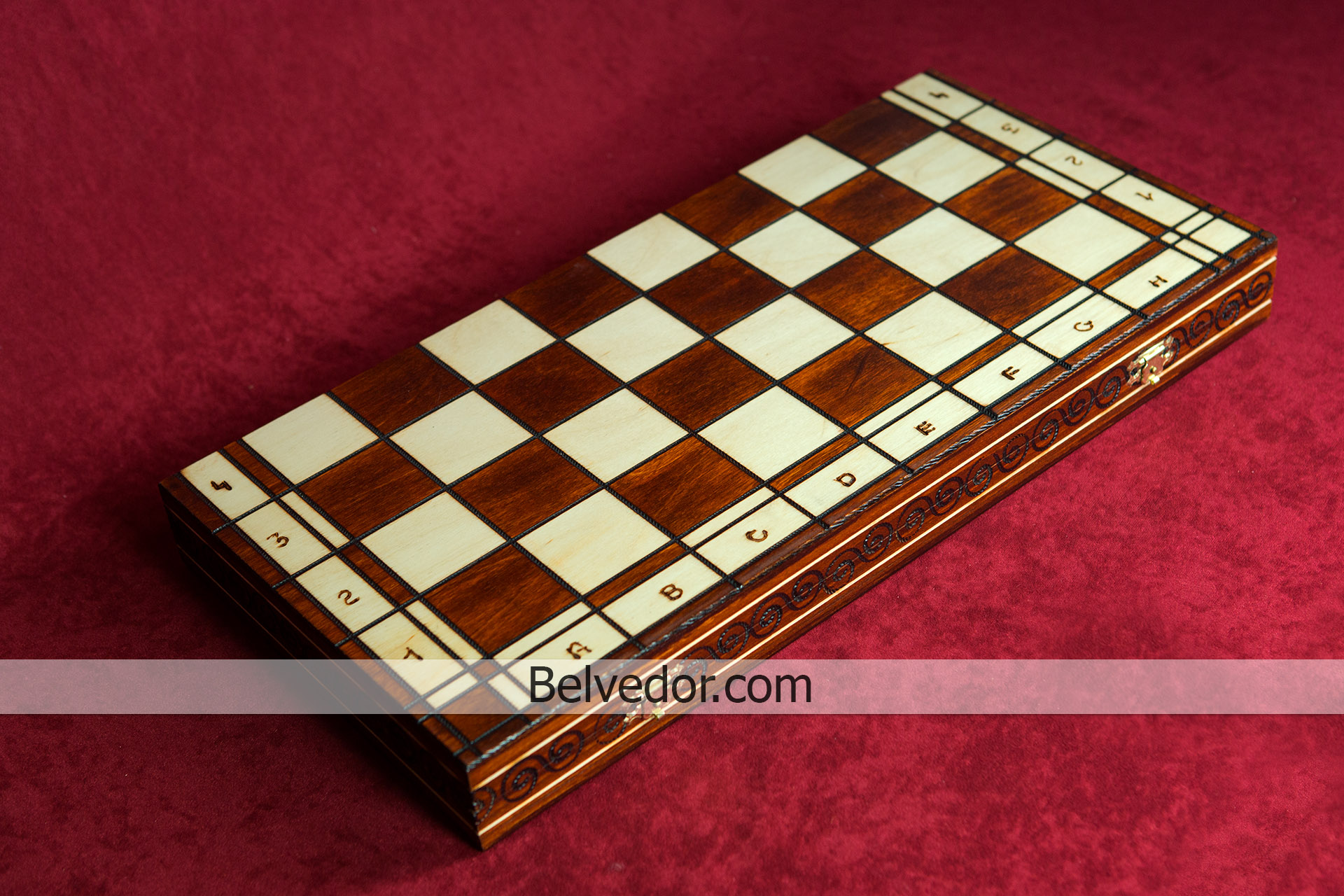 

Шахматы Королевские 48 (48х48х2,5см, король 8,5см)