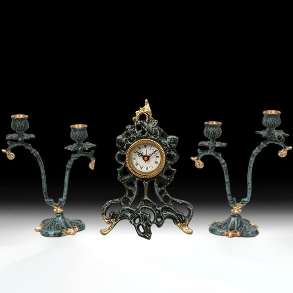 Часы настольные малые с канделябрами на 2 свечи, набор из 3 предм.